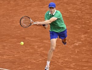 İtalyan Raket Jannik Sinner, Wimbledon 2025’te İkinci Tura Yükseldi